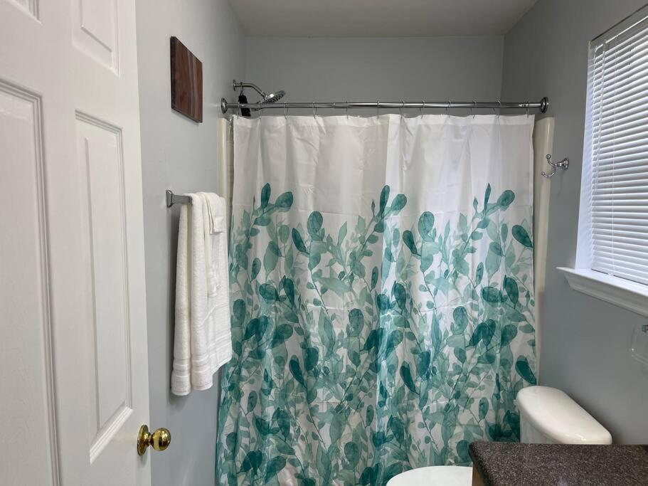Cheerful 3-Bedrooms With Free Parking On Premises Tallahassee Exterior photo