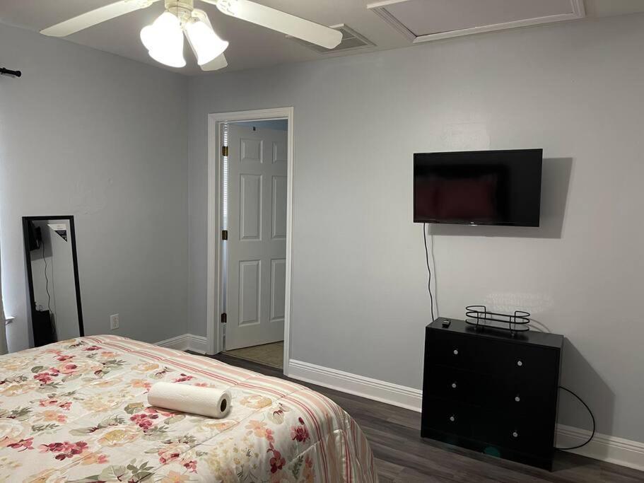 Cheerful 3-Bedrooms With Free Parking On Premises Tallahassee Exterior photo